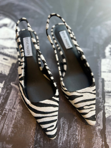 Steve Madden Brand New Genuine Leather with Fur detail - Size 4