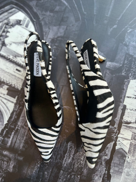 Steve Madden Brand New Genuine Leather with Fur detail - Size 4
