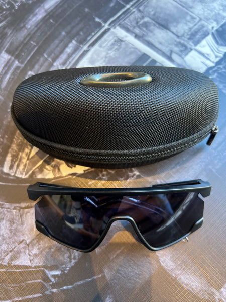 Oakley ORIGINAL Brand New Sports Sunglasses (comes with case and holder)