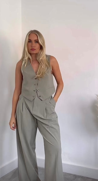 Zara Brand New 2 Piece Set (Waistcoat & High waist pants) Size Medium (tags still attached)