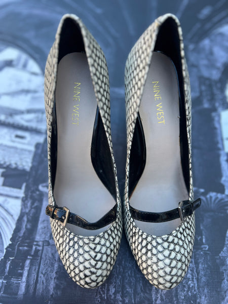 Nine West Genuine Leather heels with front strap - Size 6