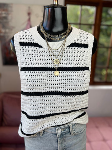 Country Road Brand New Knitted top - Size Medium