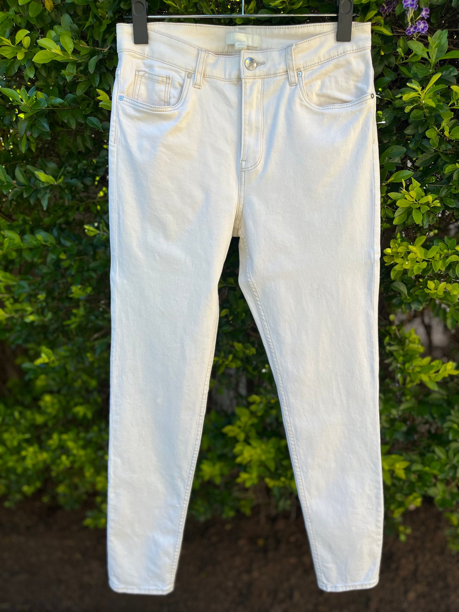 H&M Cream High Waisted Jeans - Size EUR40