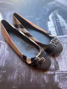 Burberry Branded Pumps - Size 6