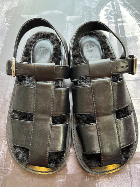 Zara Brand New Sandals with inside fur - Size 4