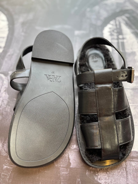 Zara Brand New Sandals with inside fur - Size 4