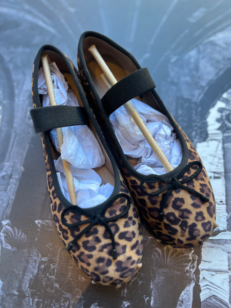 Country Road Brand New Leopard Print Ballerinas (still in box)- Size 4