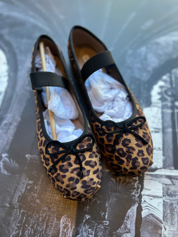Country Road Brand New Leopard Print Ballerinas (still in box)- Size 4