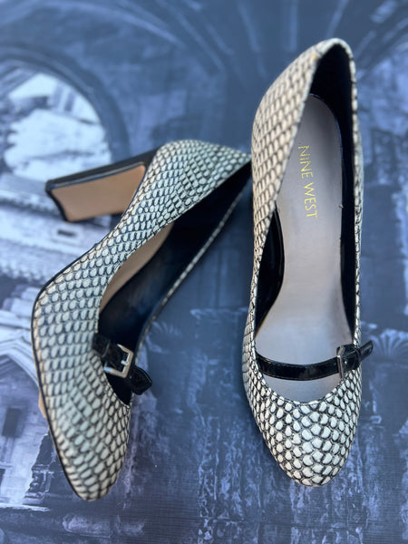Nine West Genuine Leather heels with front strap - Size 6