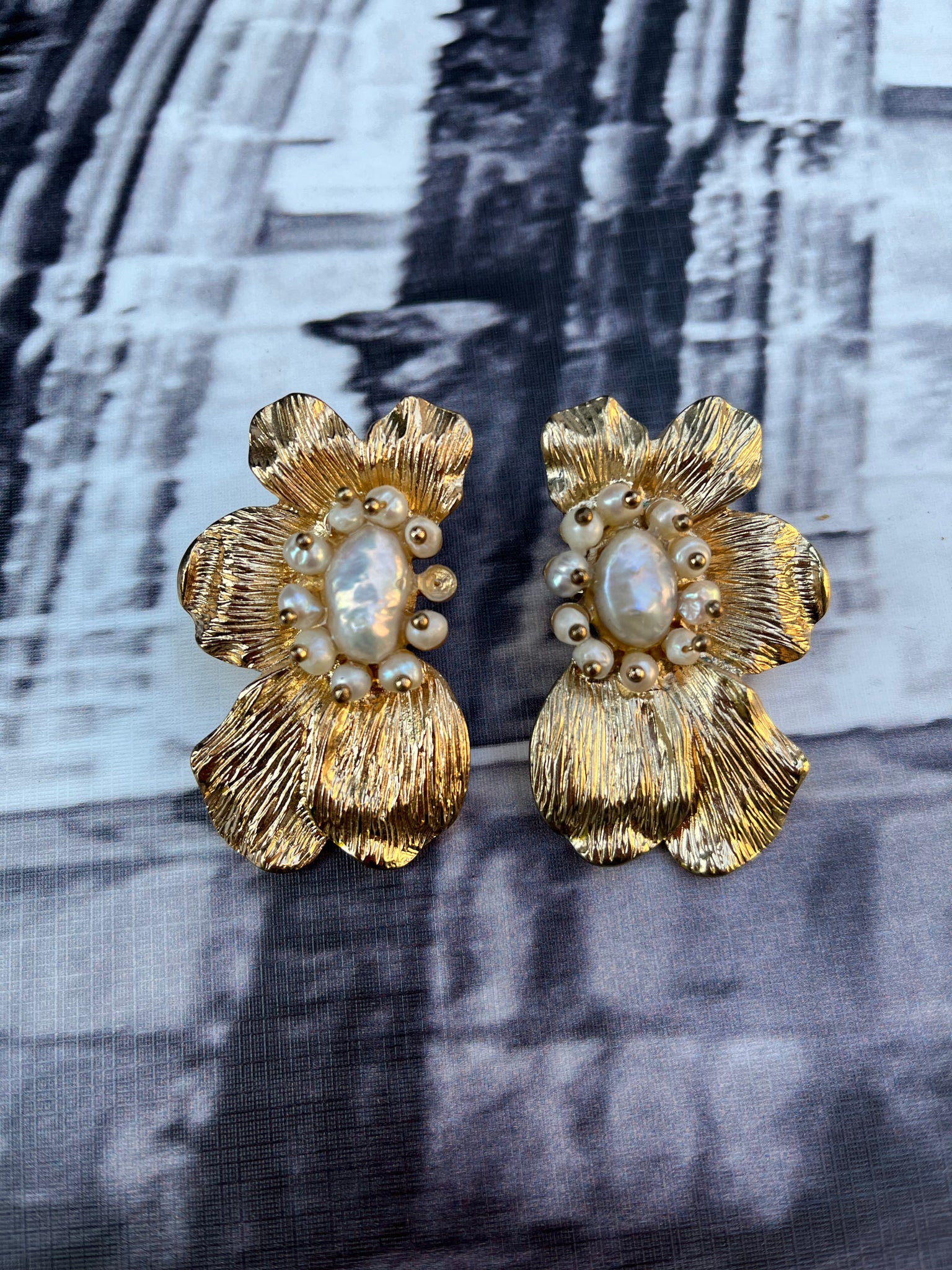 Brand New Gold Flower Detail Costume Earrings